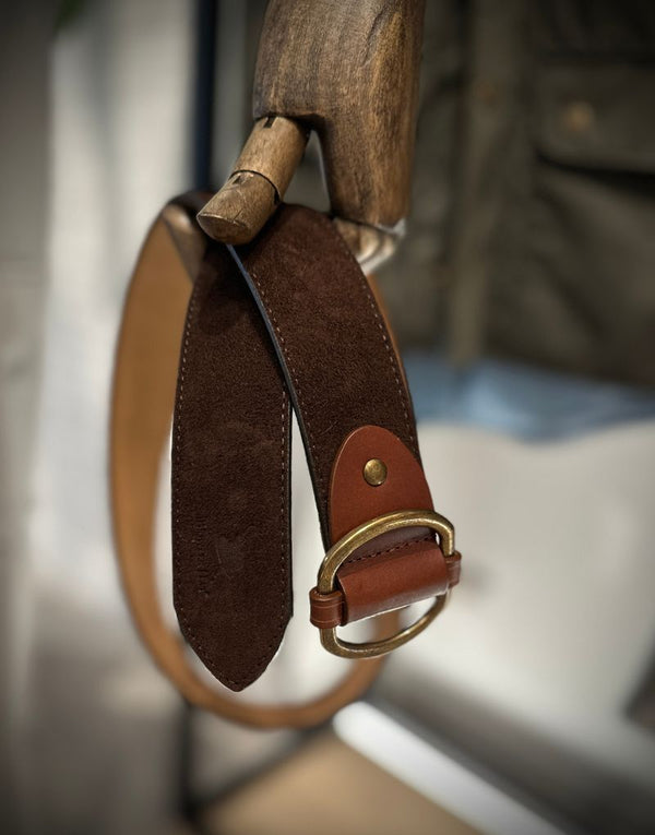 Cinturón serraje marrón hebilla pasada