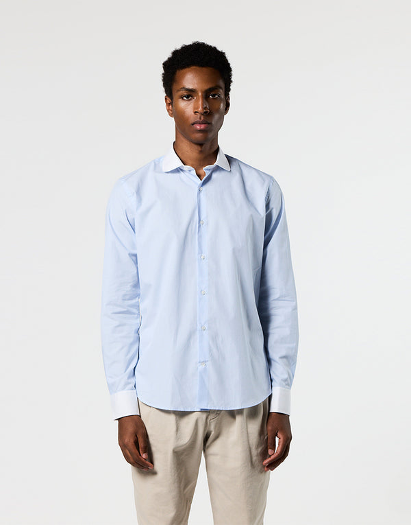 Camisa azul cuello redondo blanco