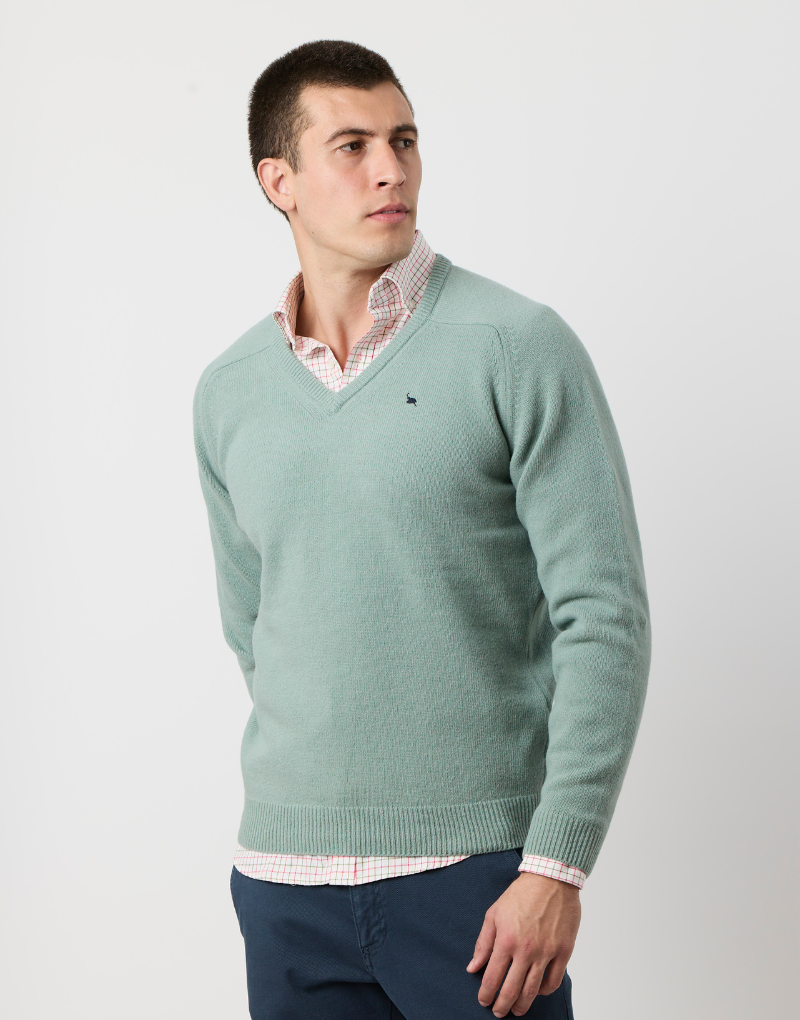 Jersey cuello pico lambswool verde empolvado