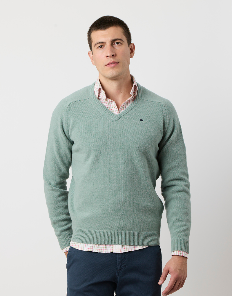 Jersey cuello pico lambswool verde empolvado