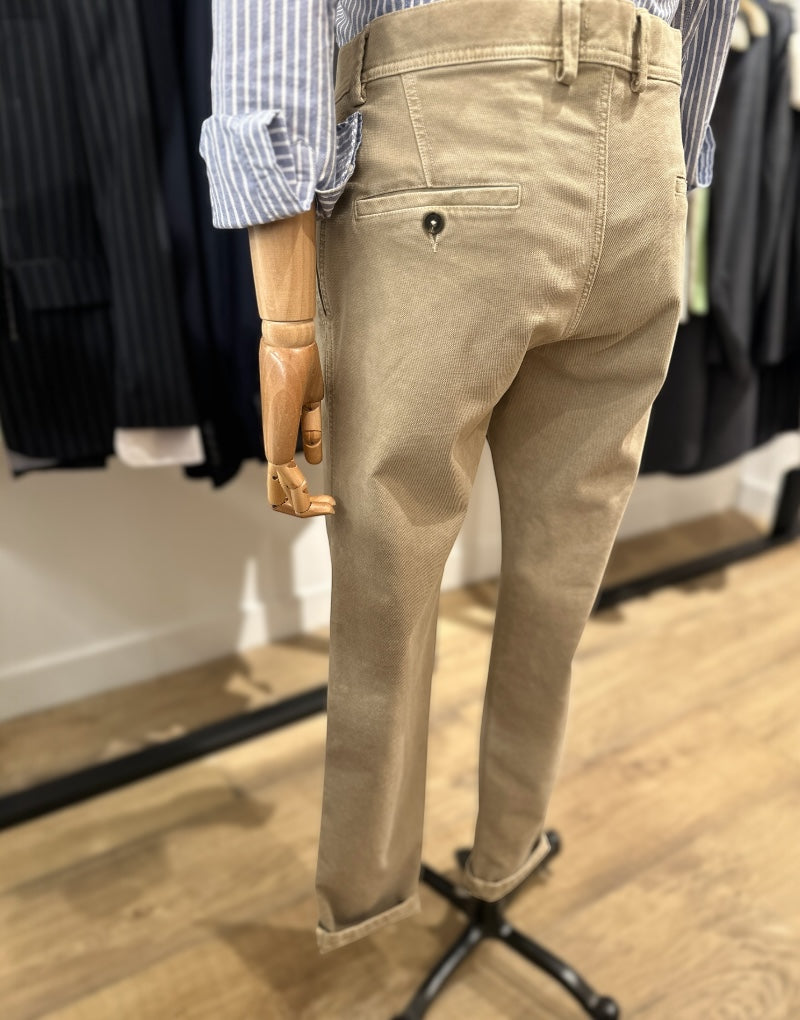 Pantalón sport estructura una pinza piedra