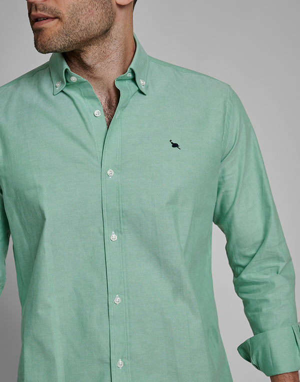 Camisa verde manzana lisa botón cuello