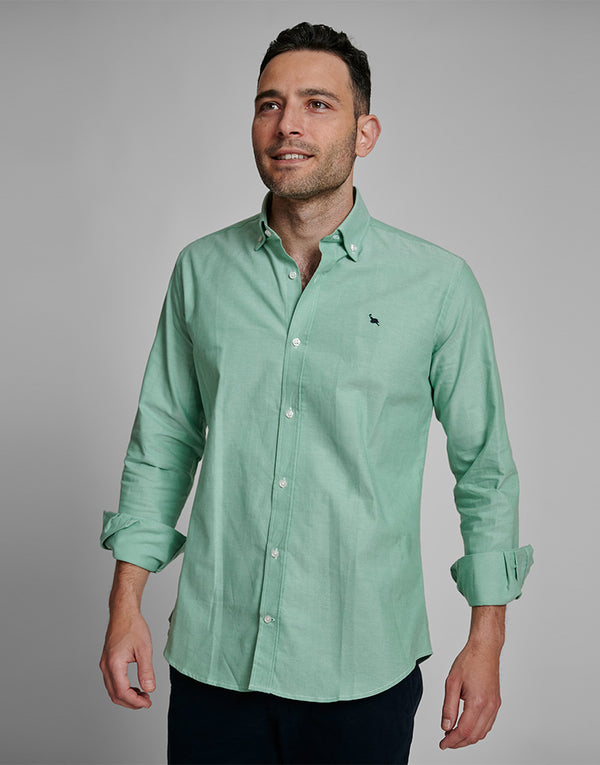 Camisa verde manzana lisa botón cuello