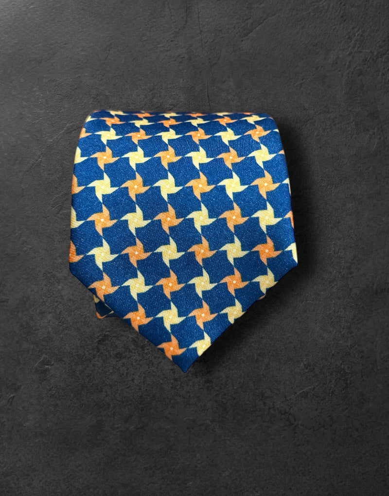 Corbata azul marino pajarita naranja y amarillo