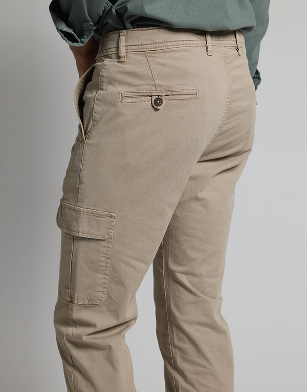 Pantalón cargo basic beige