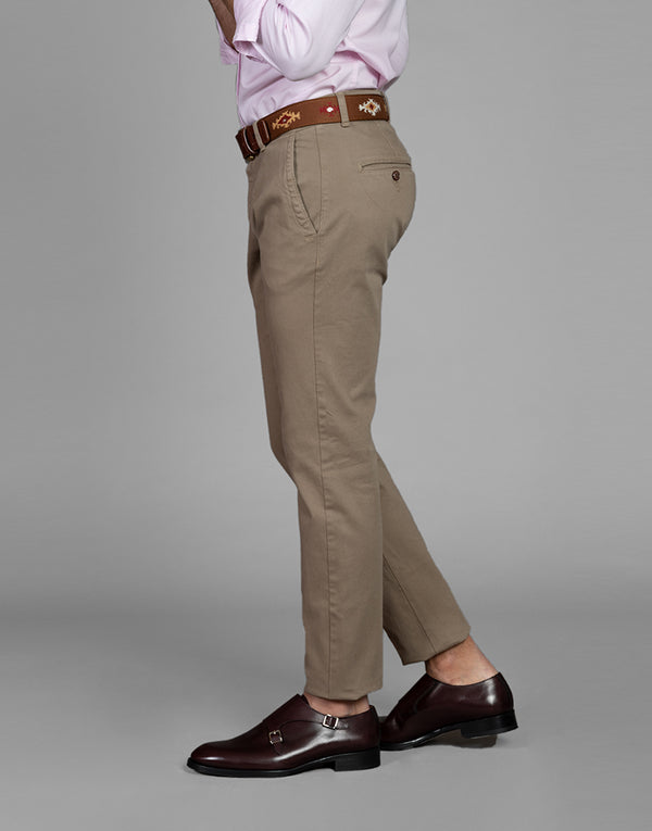 Pantalón sport chino camel